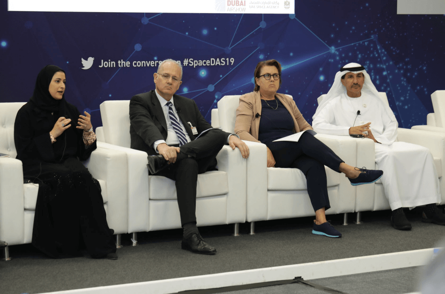 جانب من فعالية المرأة في الفضاء خلال معرض دبي للطيران